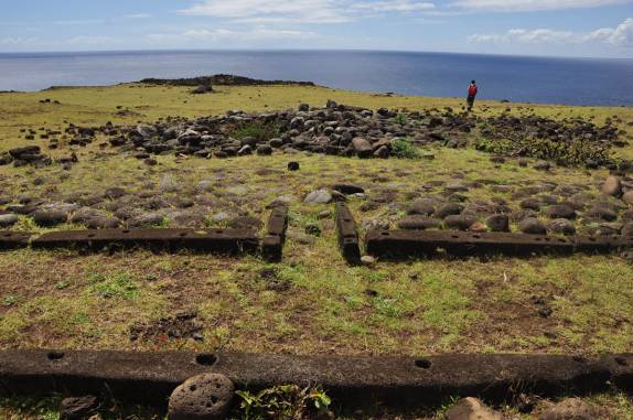 Explorando antigas ruínas da civilização que floresceu na Ilha de Páscoa, no sul do Oceano Pacífico